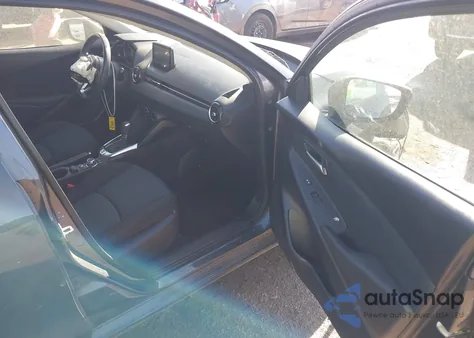 2020 Toyota Yaris Le z USA, uszkodzony, nr VIN 3MYDLBJV4LY707418